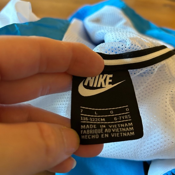 Nike White and Black Mesh Jacket - Picture 3 of 5